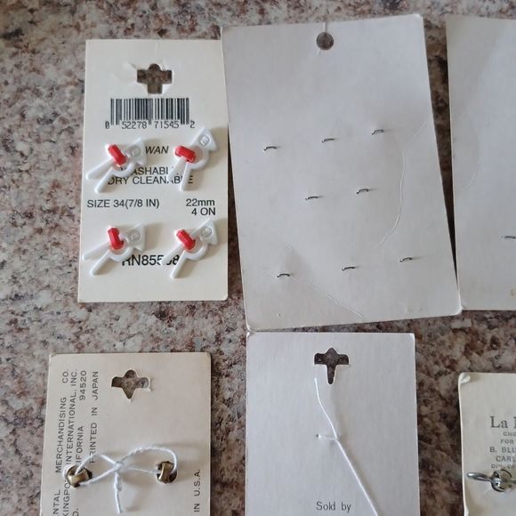 Vintage Buttons Lot of 11 - Picture 9 of 12